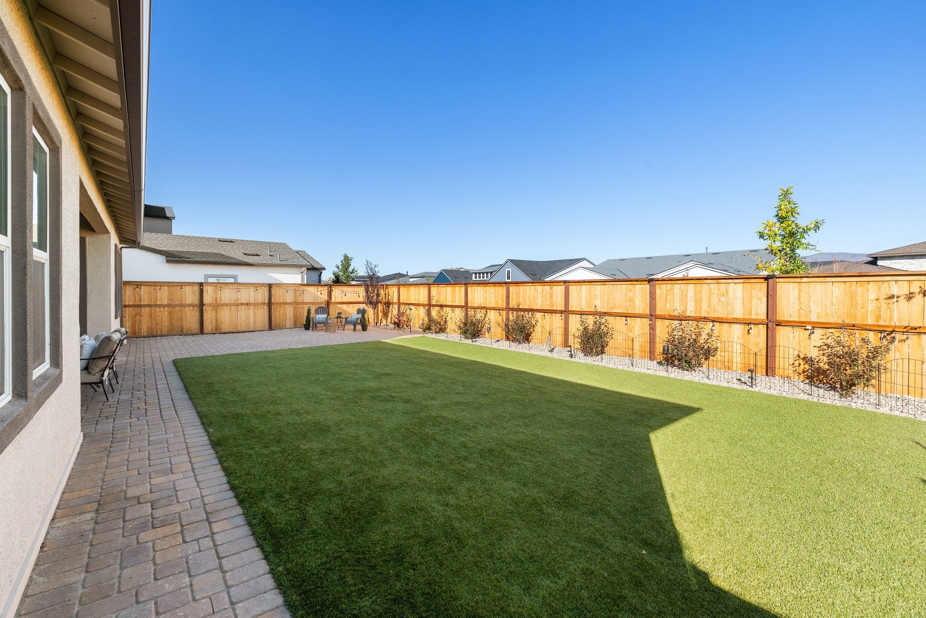 Multi-Gen Living. Mountain Views. A Backyard That