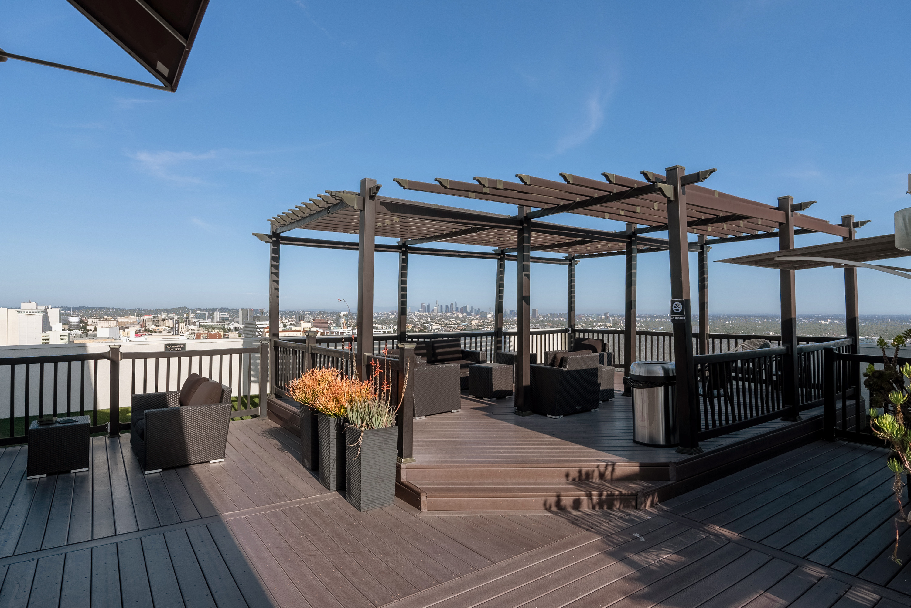  7250 Franklin Ave - 物件實景