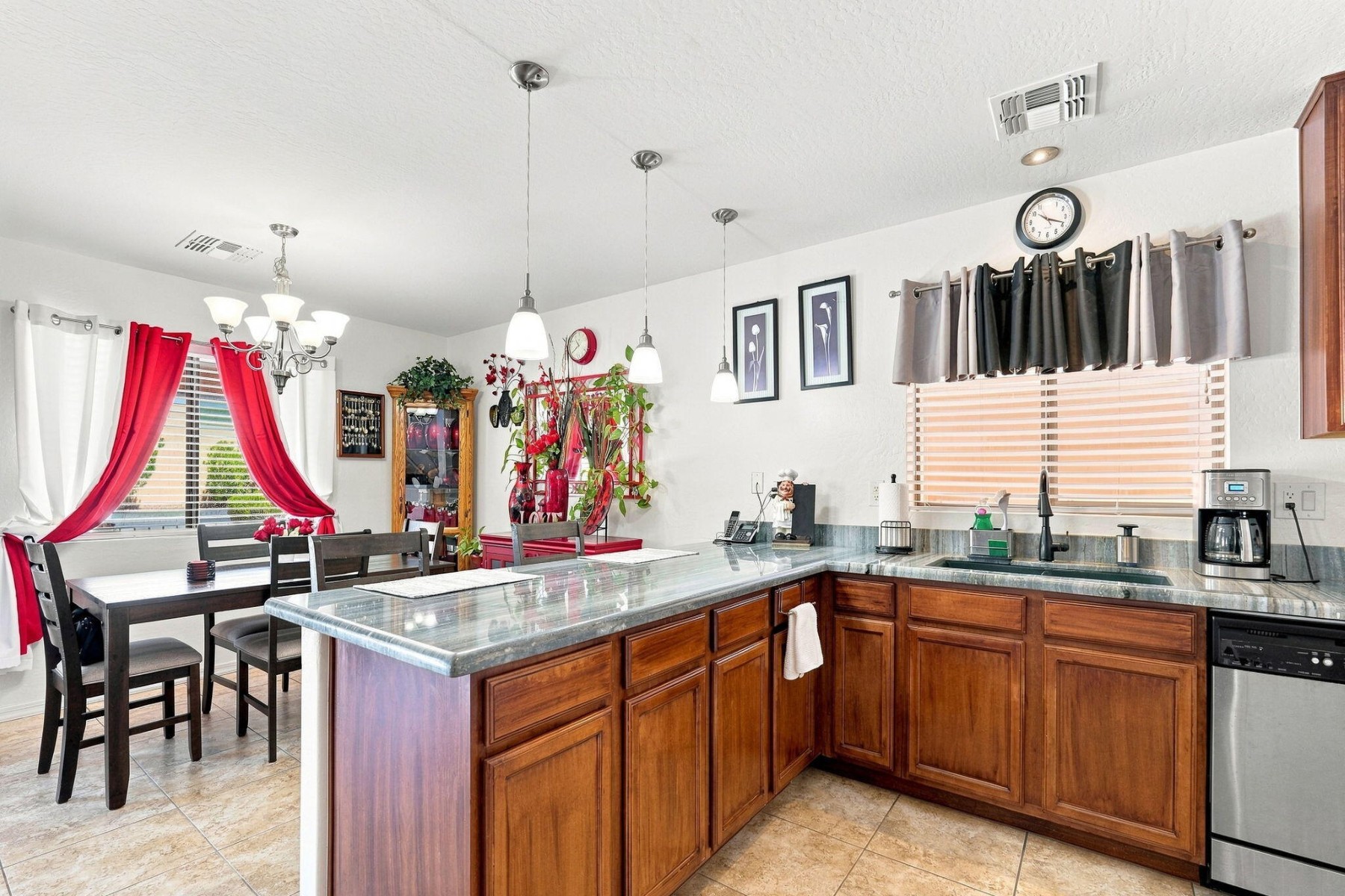  824 E Wolf Hollow Drive¦Casa Grande, AZ - 物件實景