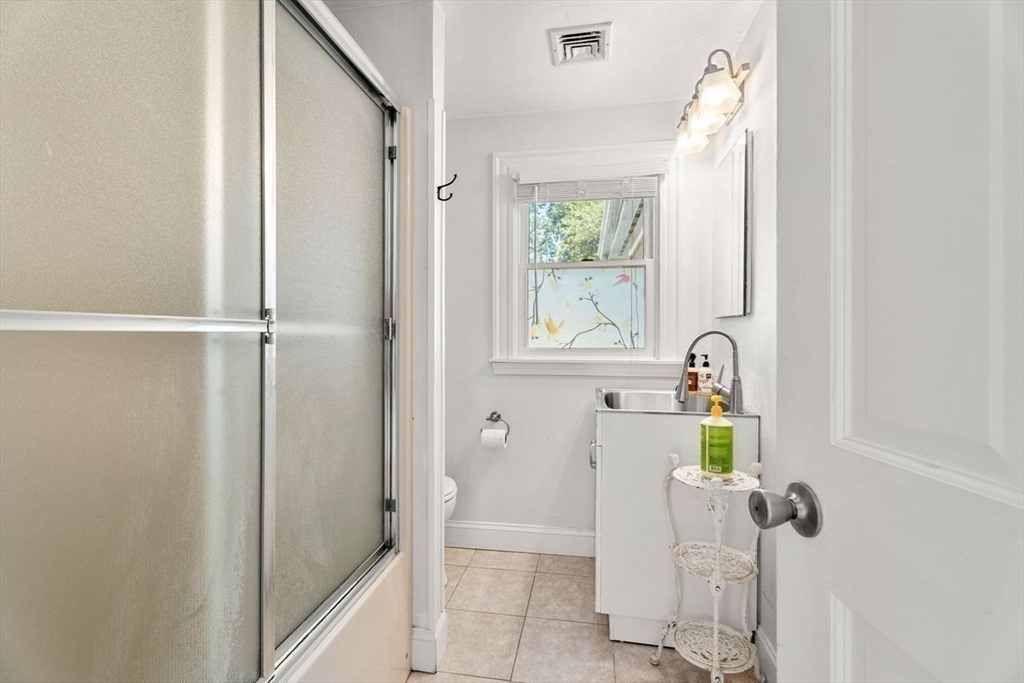 Marblehead, Massachusetts, 01945, United States, 4 Bedrooms Bedrooms, ,3 BathroomsBathrooms,Residential,For Sale,1903628