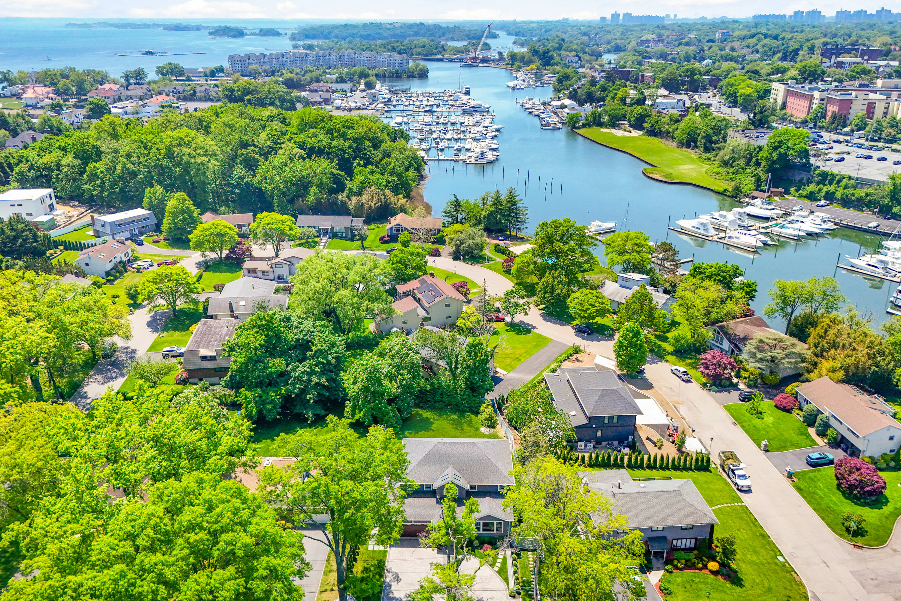  Exceptional Custom Colonial - 物件實景