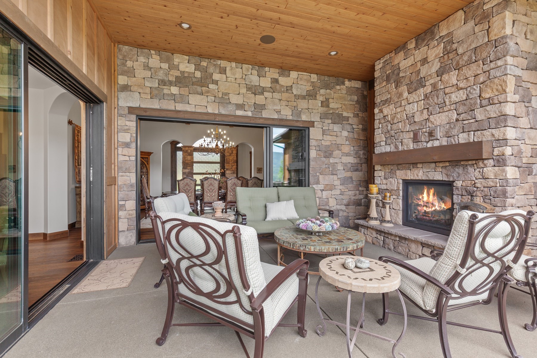  Rare Custom Retreat at Hayden Lake - 物件實景