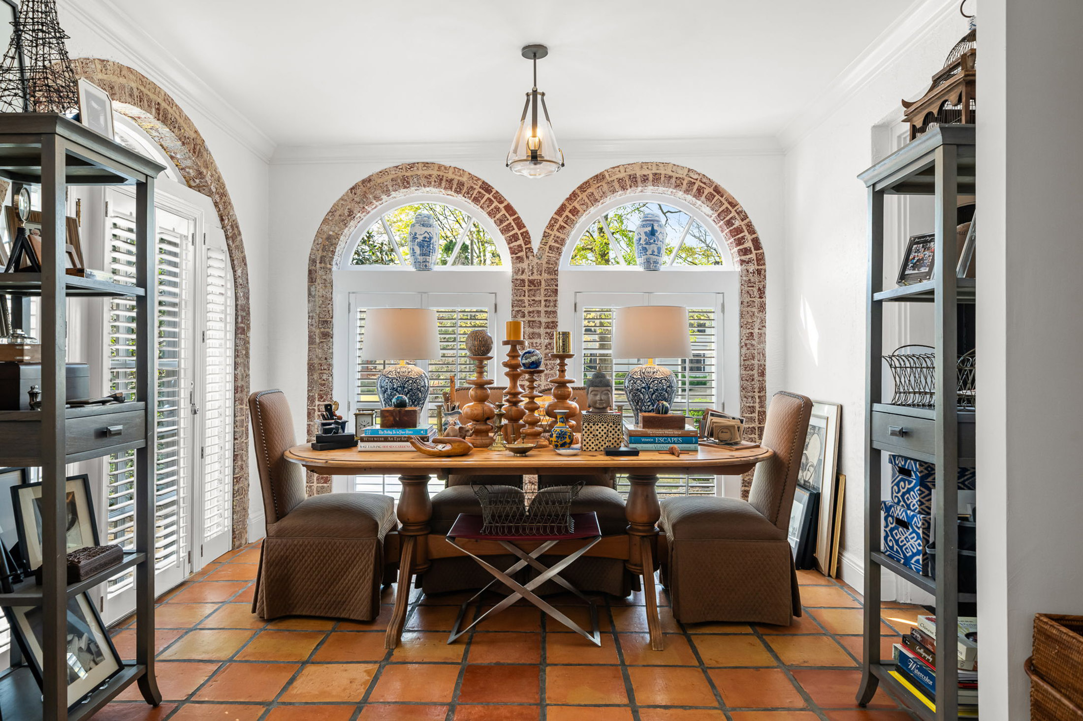  Timeless Ardmore Park Home Blends Classic Charm with Custom Renovations - 物件實景