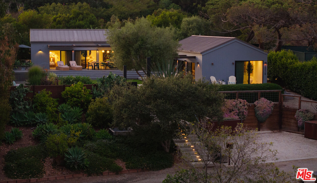 Malibu, California, 90265, United States, 5 Bedrooms Bedrooms, ,5 BathroomsBathrooms,Residential,For Sale,1918690