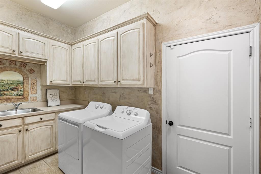 Granbury, Texas, 76049, United States, 3 Bedrooms Bedrooms, ,3 BathroomsBathrooms,Residential,For Sale,1816567
