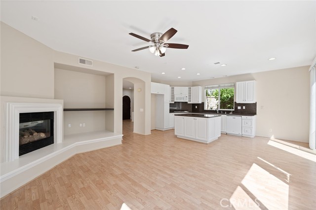 Valencia, California, 91354, United States, 4 Bedrooms Bedrooms, ,3 BathroomsBathrooms,Residential,For Sale,1976397