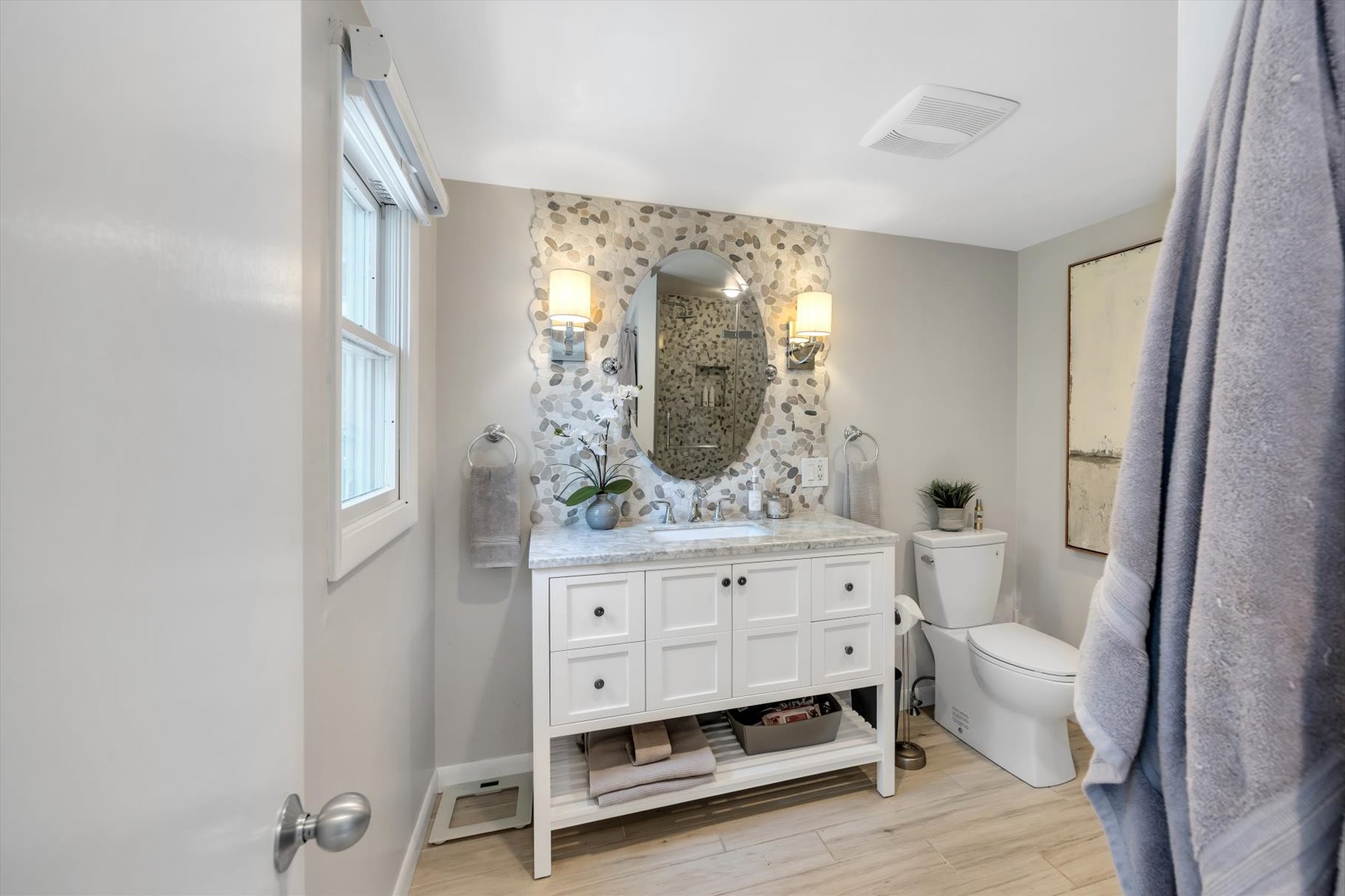  Beautifully Remodeled Cape Style Home - 物件實景
