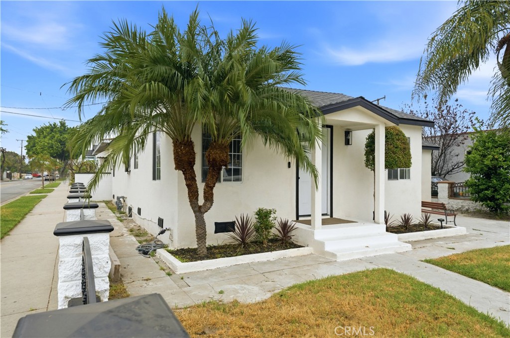 Bell, California, 90201, United States, 2 Bedrooms Bedrooms, ,1 BathroomBathrooms,Residential,For Sale,2048327