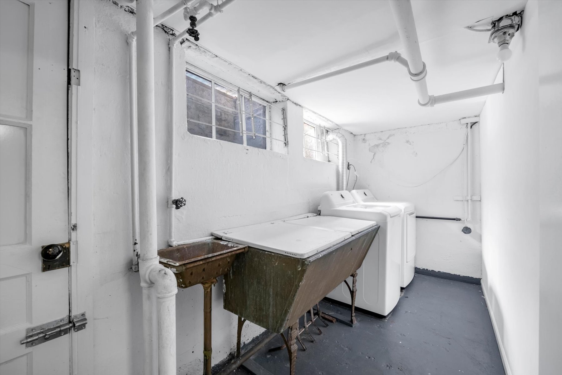  ?RENOVATED FOREST CLOSE ATTACHED BRICK TOWNHOUSE? - 物件實景