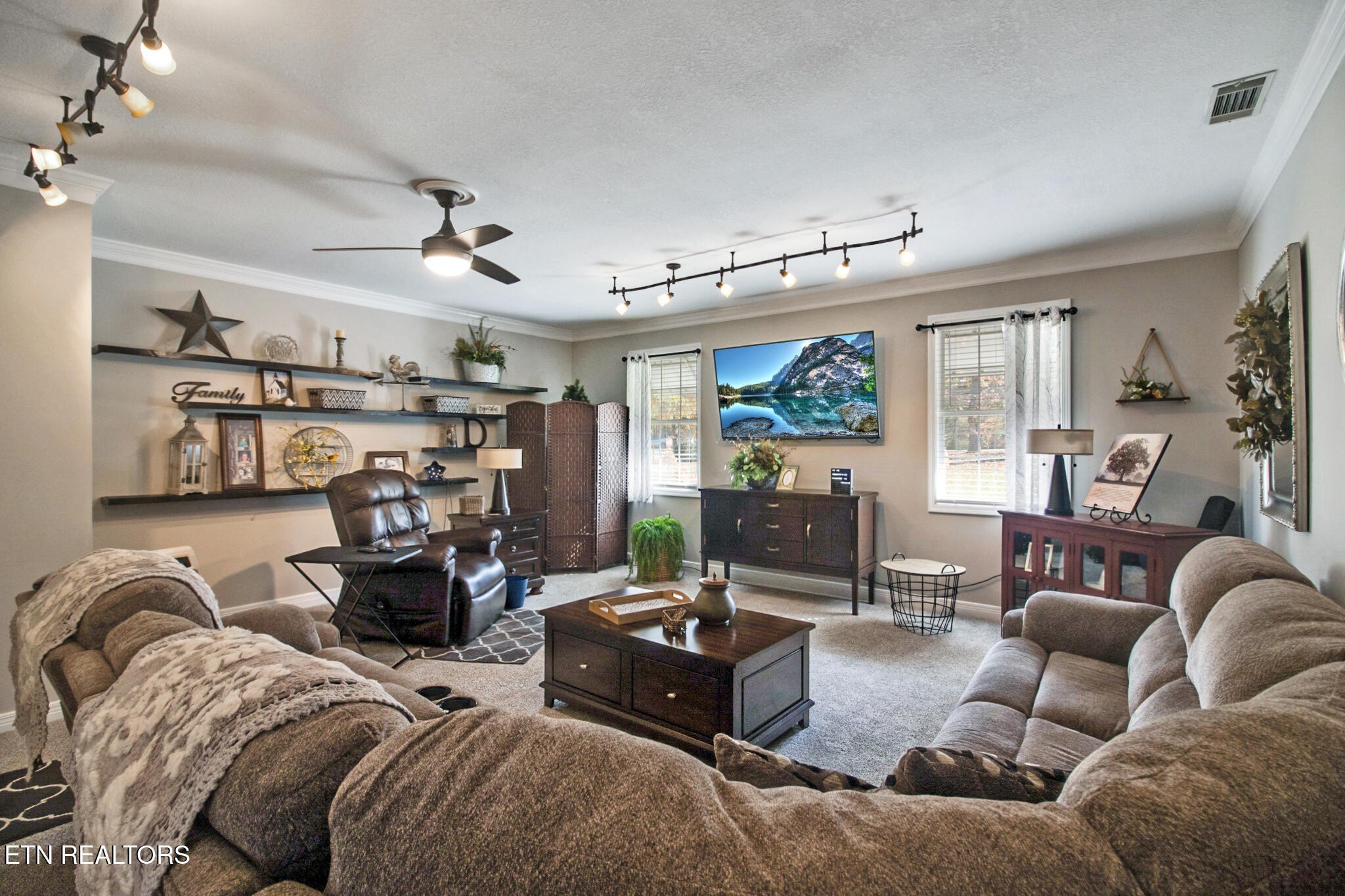 Crossville, Tennessee, 38572, United States, 3 Bedrooms Bedrooms, ,4 BathroomsBathrooms,Residential,For Sale,1977432