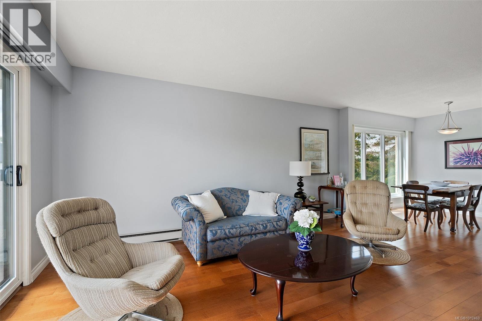 VICTORIA, British Columbia, V8V 2X5, CA, 2 Bedrooms Bedrooms, ,1 BathroomBathrooms,Residential,For Sale,1950619