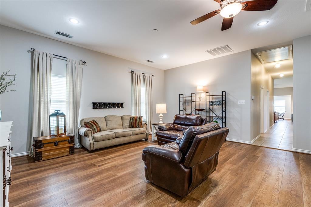 Bonham, Texas, 75418, United States, 3 Bedrooms Bedrooms, ,2 BathroomsBathrooms,Residential,For Sale,1691474