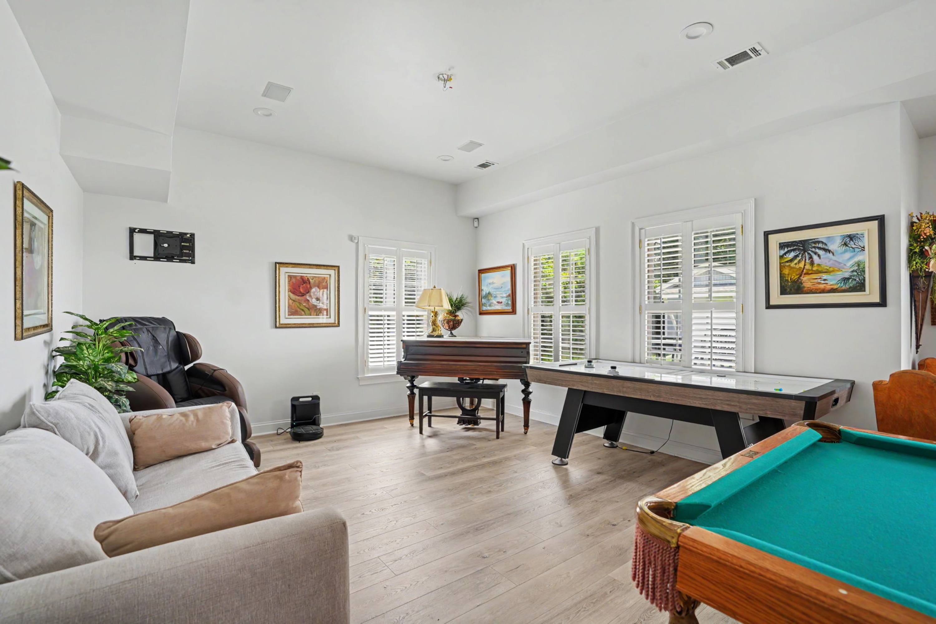  9657 Whitefield Avenue - 物件實景
