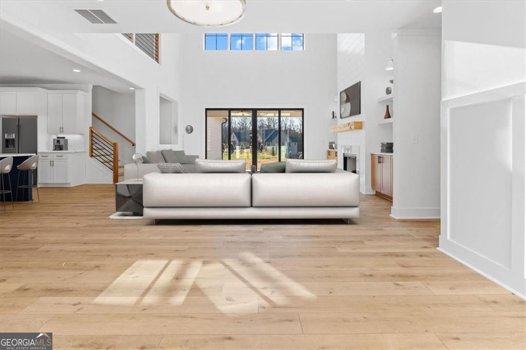 Gainesville, Georgia, 30506, United States, 5 Bedrooms Bedrooms, ,6 BathroomsBathrooms,Residential,For Sale,1908175