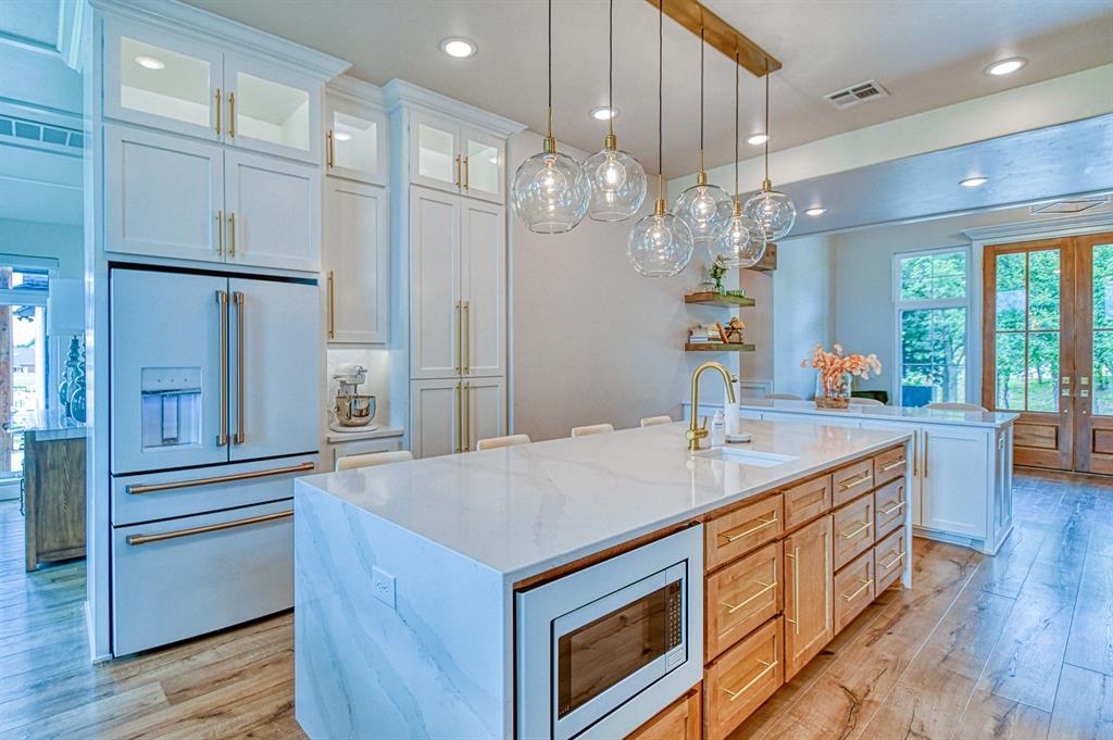 Amber, Oklahoma, 73004, United States, 6 Bedrooms Bedrooms, ,4 BathroomsBathrooms,Residential,For Sale,1984407