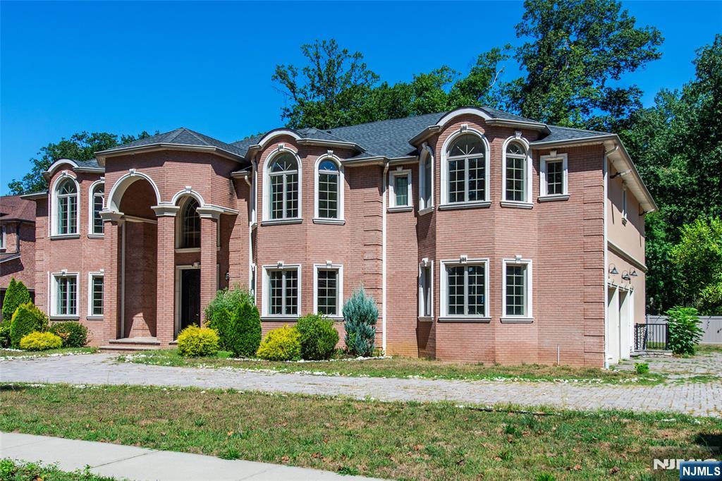 Paramus, New Jersey, 07652, United States, 6 Bedrooms Bedrooms, ,6 BathroomsBathrooms,Residential,For Sale,1947985
