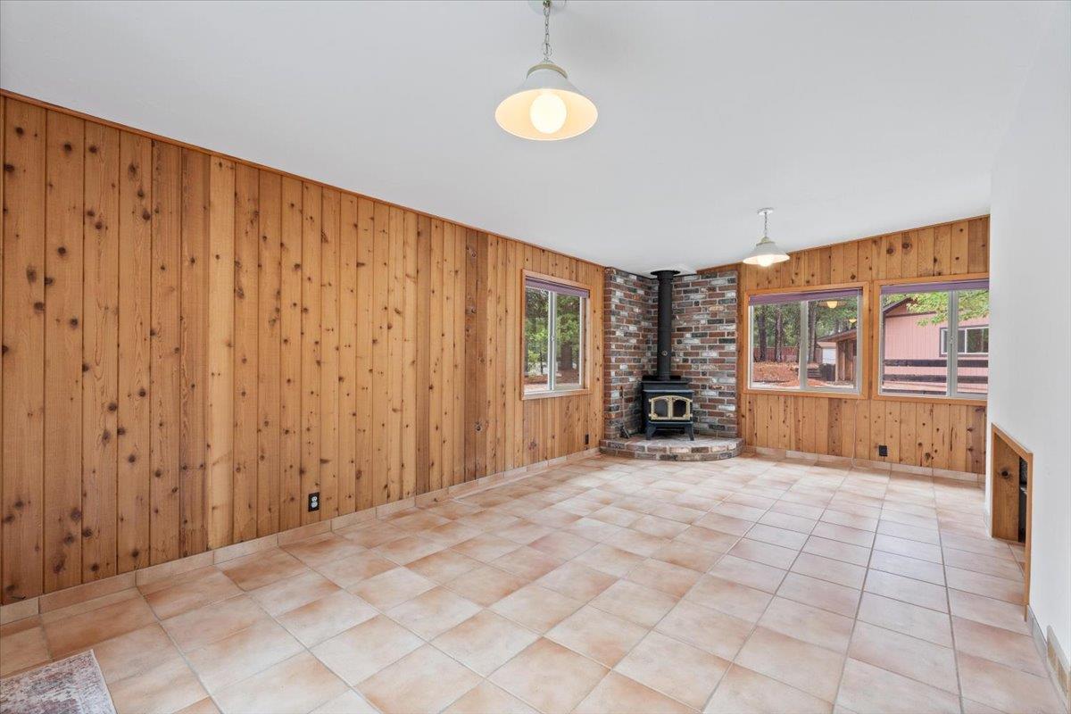 Grass Valley, California, 95945, United States, 3 Bedrooms Bedrooms, ,2 BathroomsBathrooms,Residential,For Sale,1974431