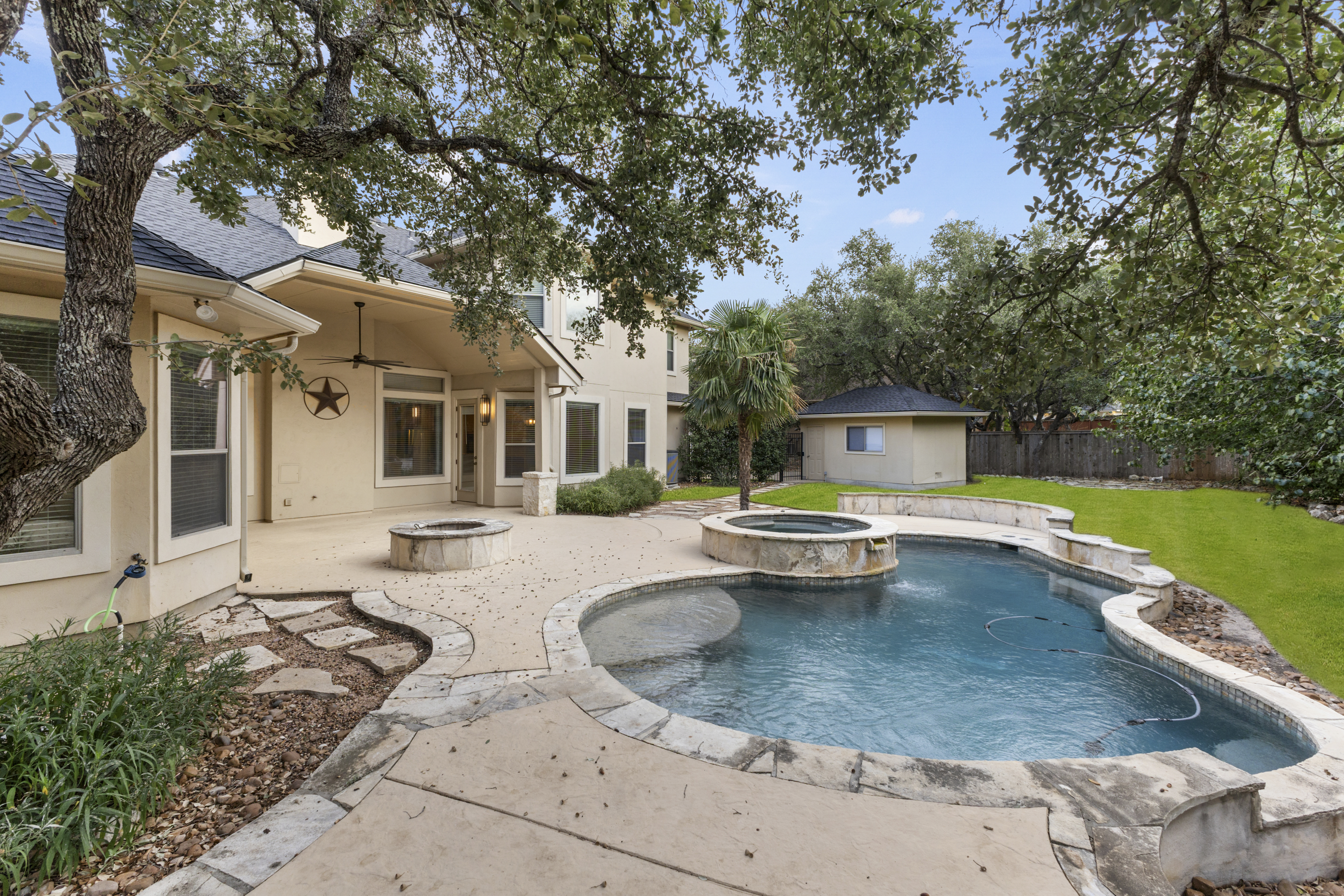  Private 5 Bedroom Oasis with Pool  Heights of Stone Oak - 物件實景