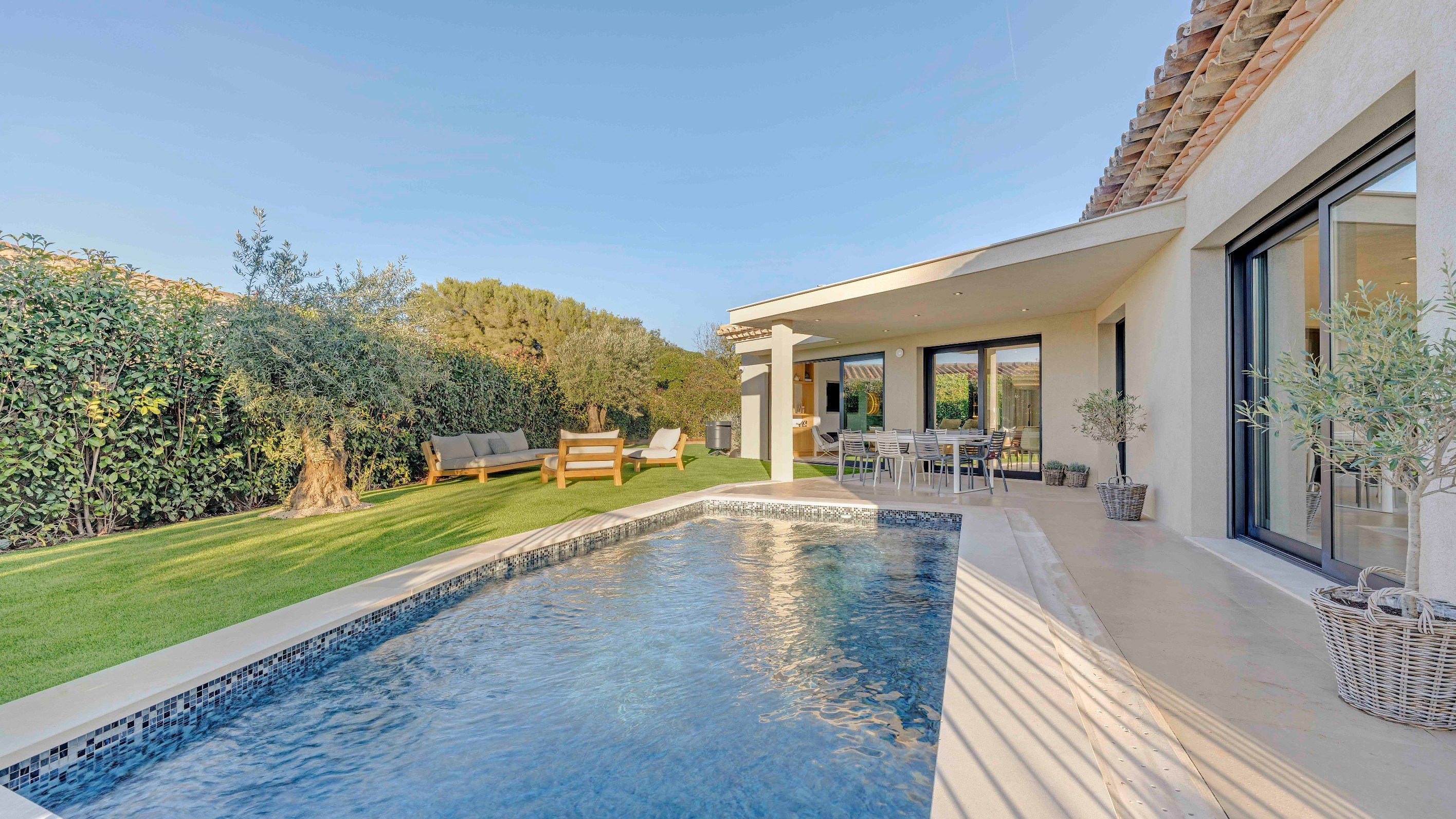  Contemporary villa in Sainte-Maxime with garden, pool, and optimal comfort - 物件實景
