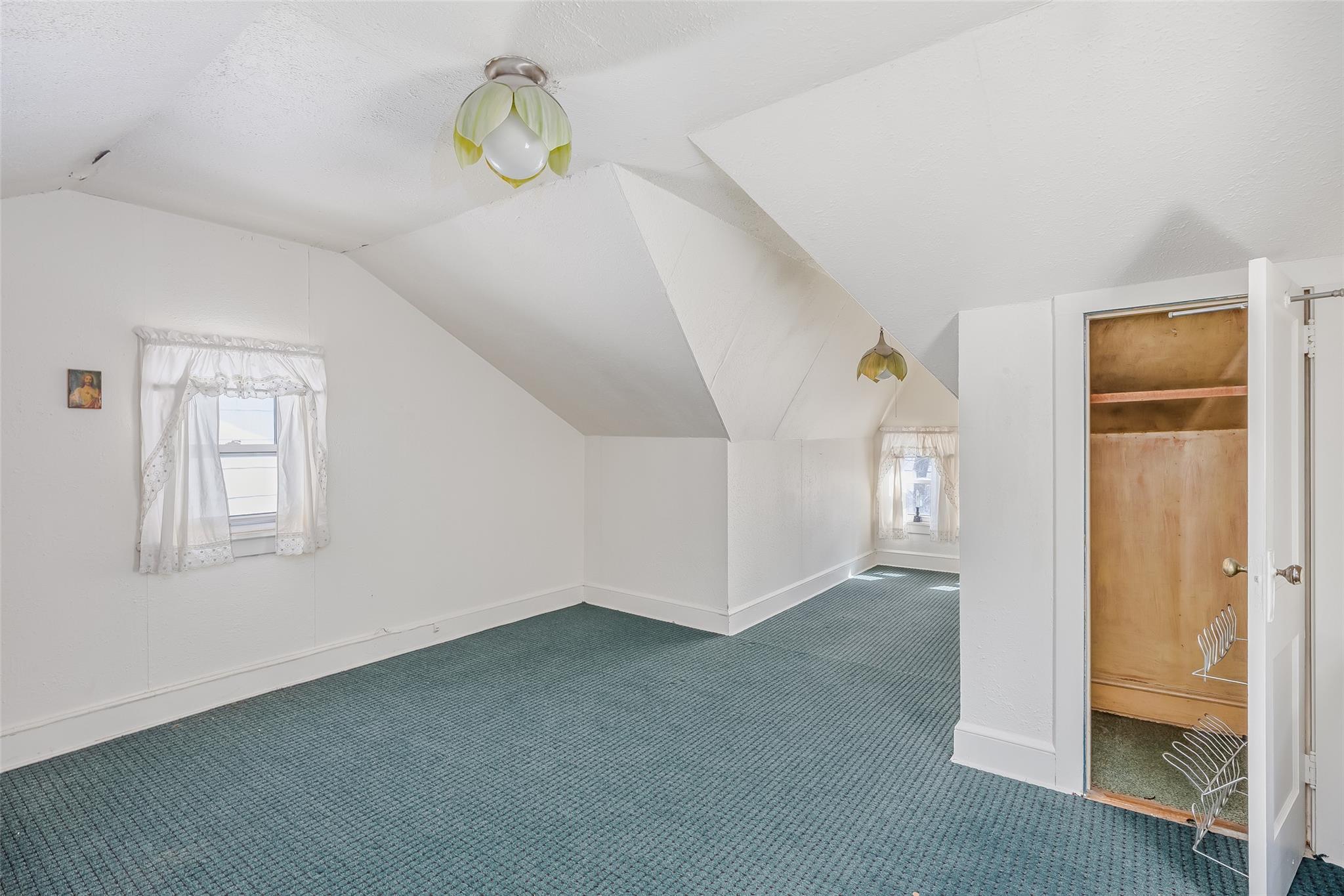 Queens Village, New York, 11428, United States, 4 Bedrooms Bedrooms, ,2 BathroomsBathrooms,Residential,For Sale,1752730