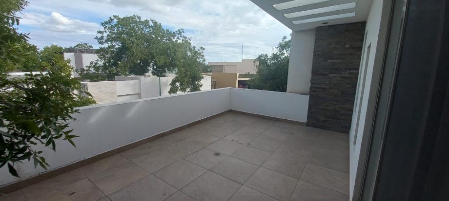 Circuito de la Pimavera, Torreón, Coahuila de Zaragoza, 27018, Mexico, 5 Bedrooms Bedrooms, ,3 BathroomsBathrooms,Residential,For Sale,Circuito de la Pimavera,1587997