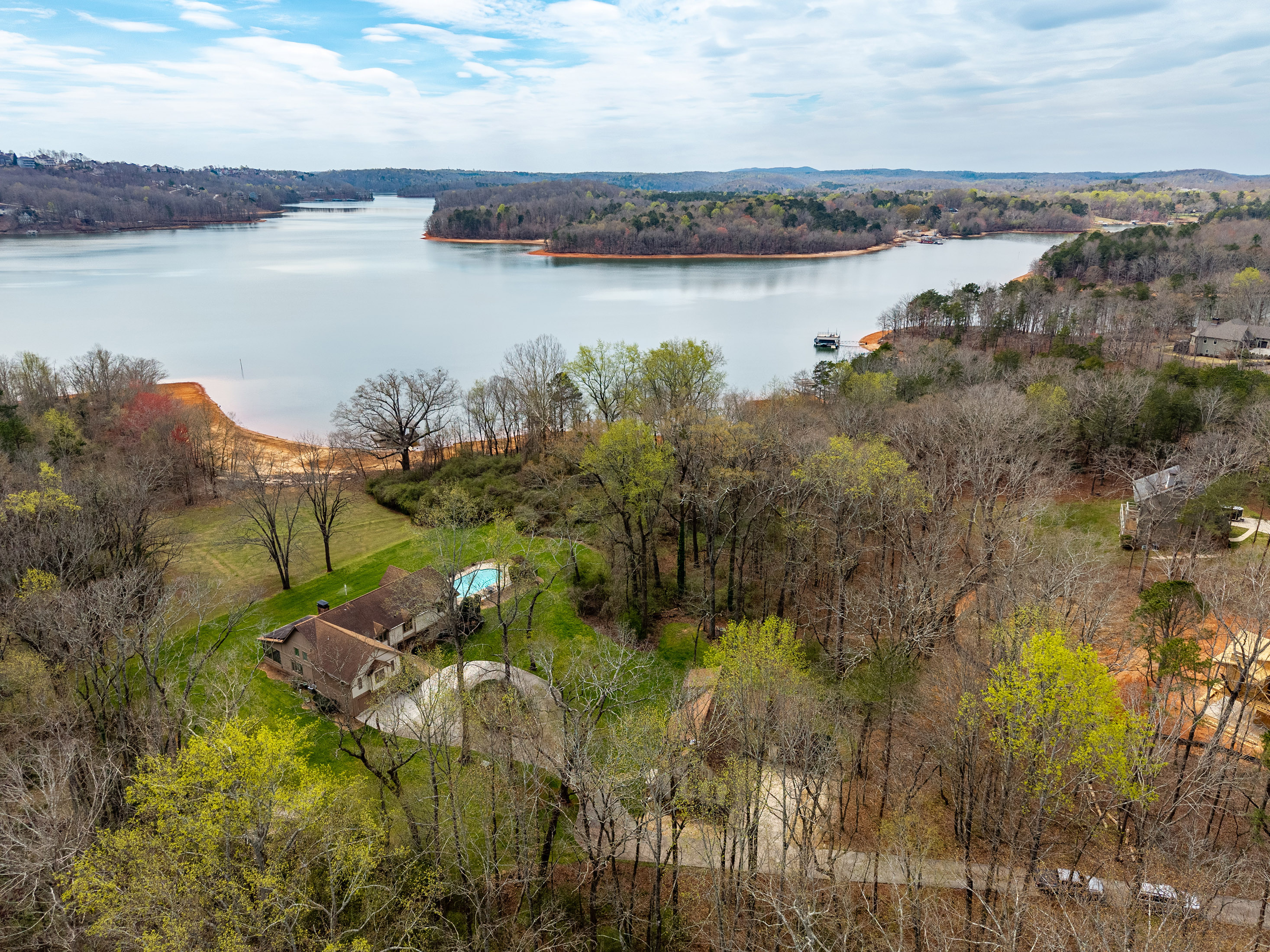  Lakefront Estate with Private Dock, Guest Home and Pool - 物件實景
