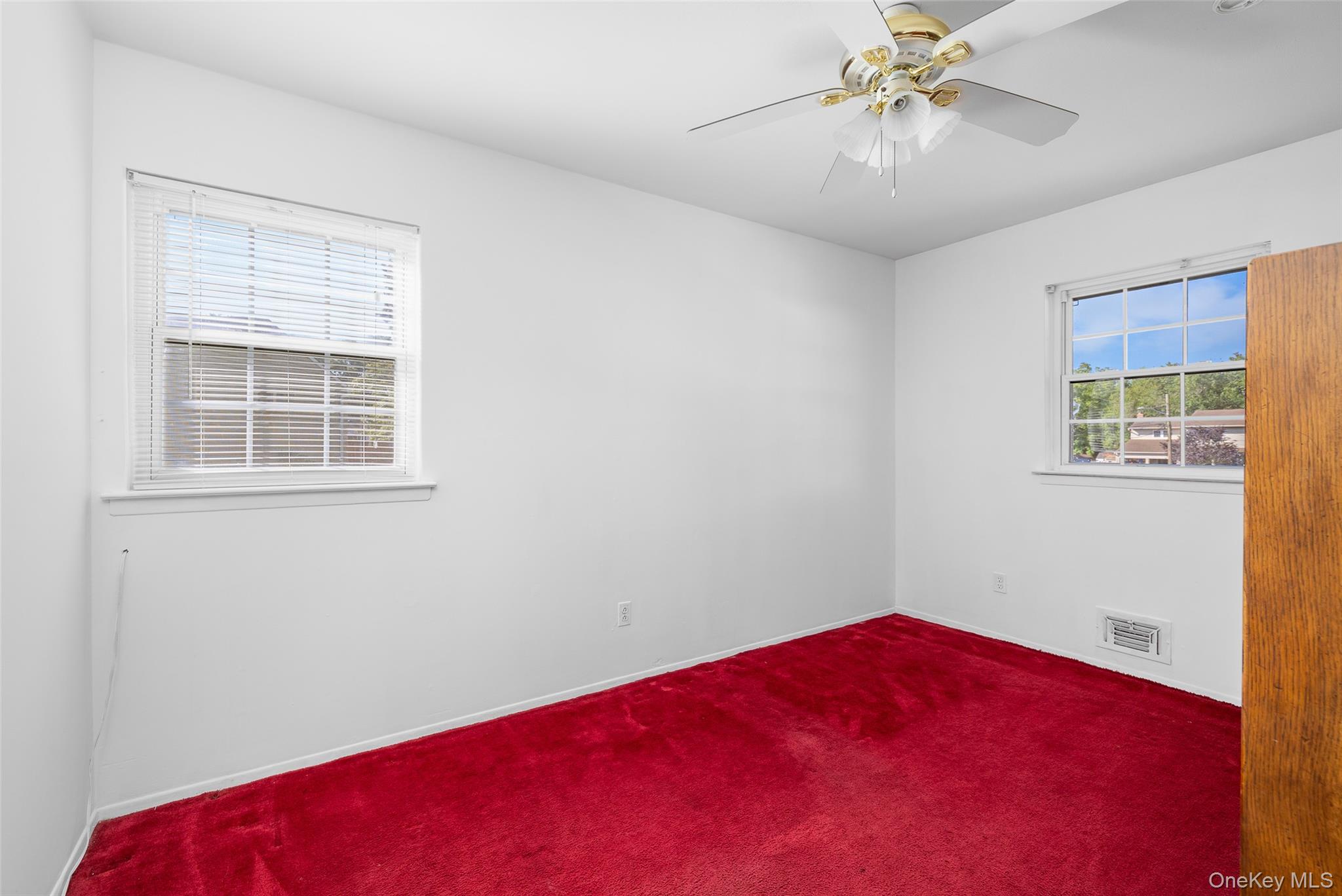 Deer Park, New York, 11729, United States, 5 Bedrooms Bedrooms, ,3 BathroomsBathrooms,Residential,For Sale,1938283