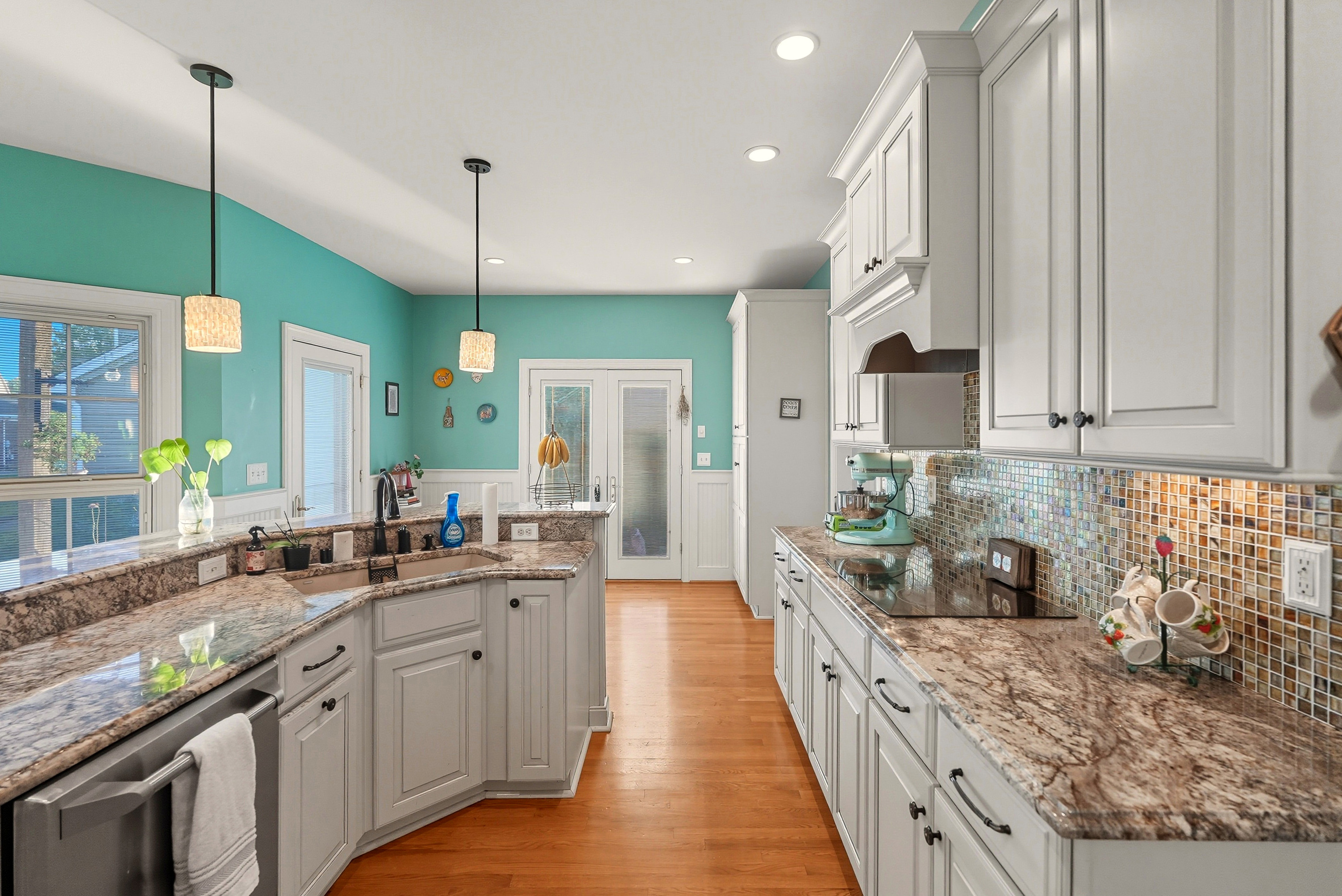 Louisville, Kentucky, 40220, United States, 3 Bedrooms Bedrooms, ,4 BathroomsBathrooms,Residential,For Sale,1979535