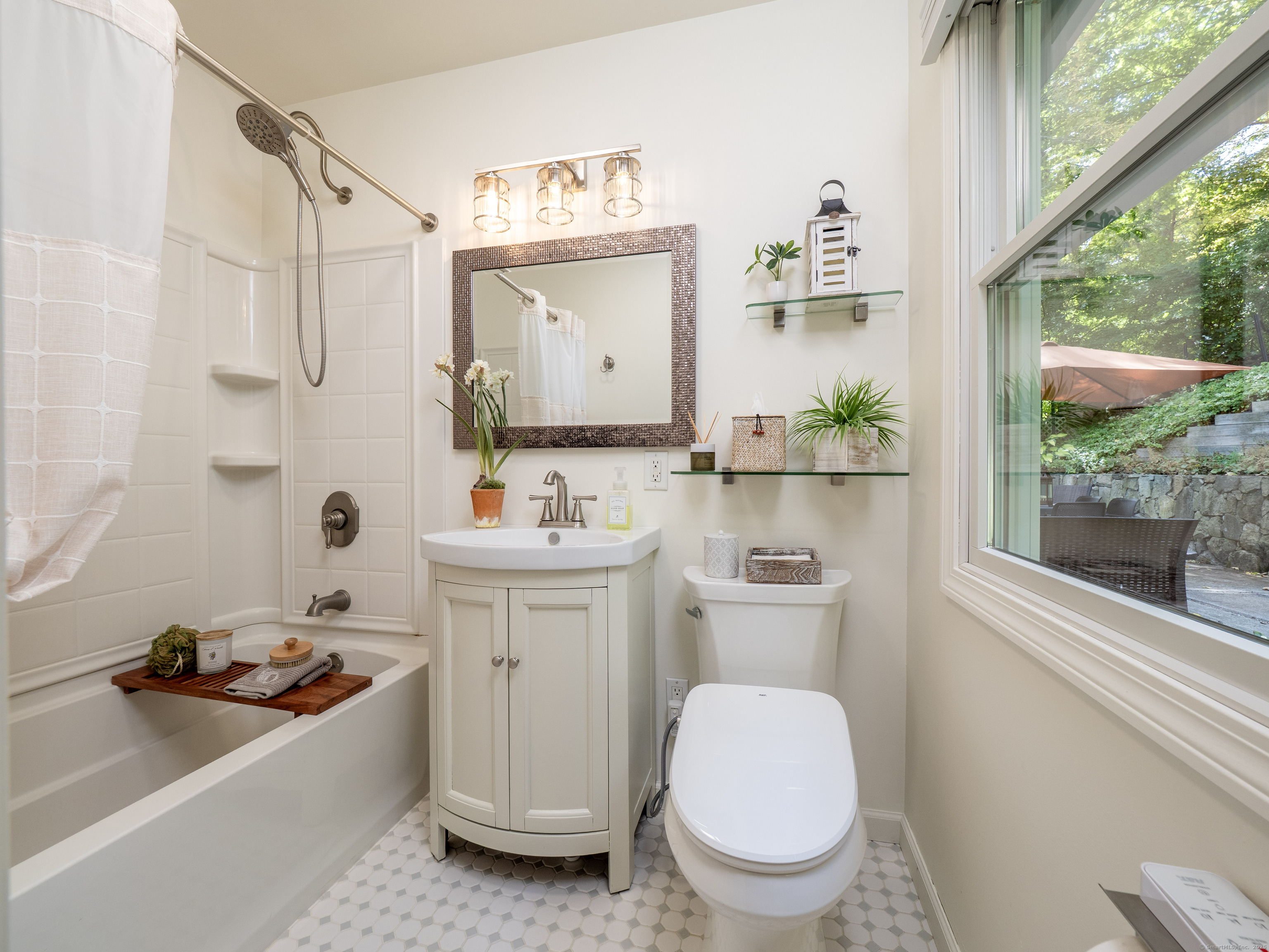 Ridgefield, Connecticut, 06877, United States, 3 Bedrooms Bedrooms, ,3 BathroomsBathrooms,Residential,For Sale,1950980