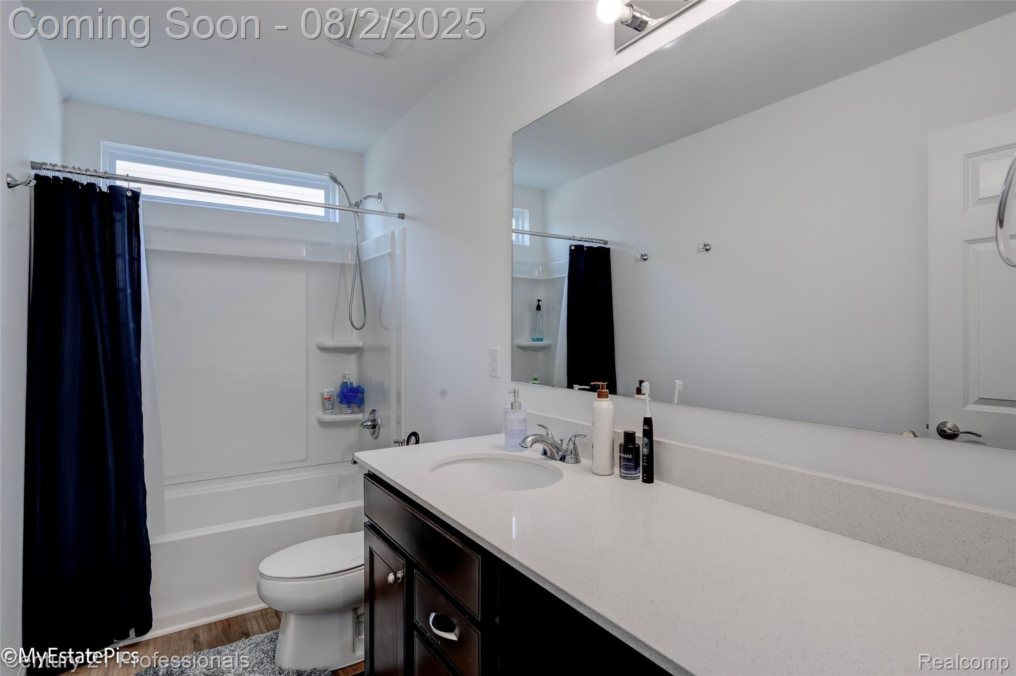 SouthLyon, Michigan, 48178, United States, 4 Bedrooms Bedrooms, ,3 BathroomsBathrooms,Residential,For Sale,1904843
