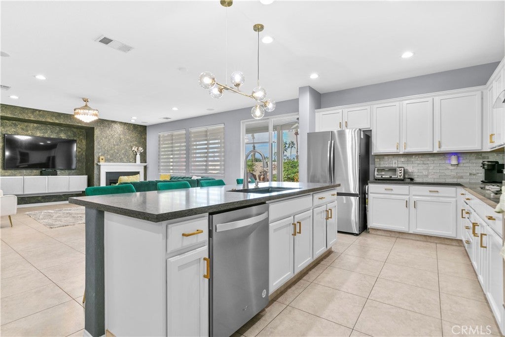 Indio, California, 92203, United States, 5 Bedrooms Bedrooms, ,3 BathroomsBathrooms,Residential,For Sale,1989302