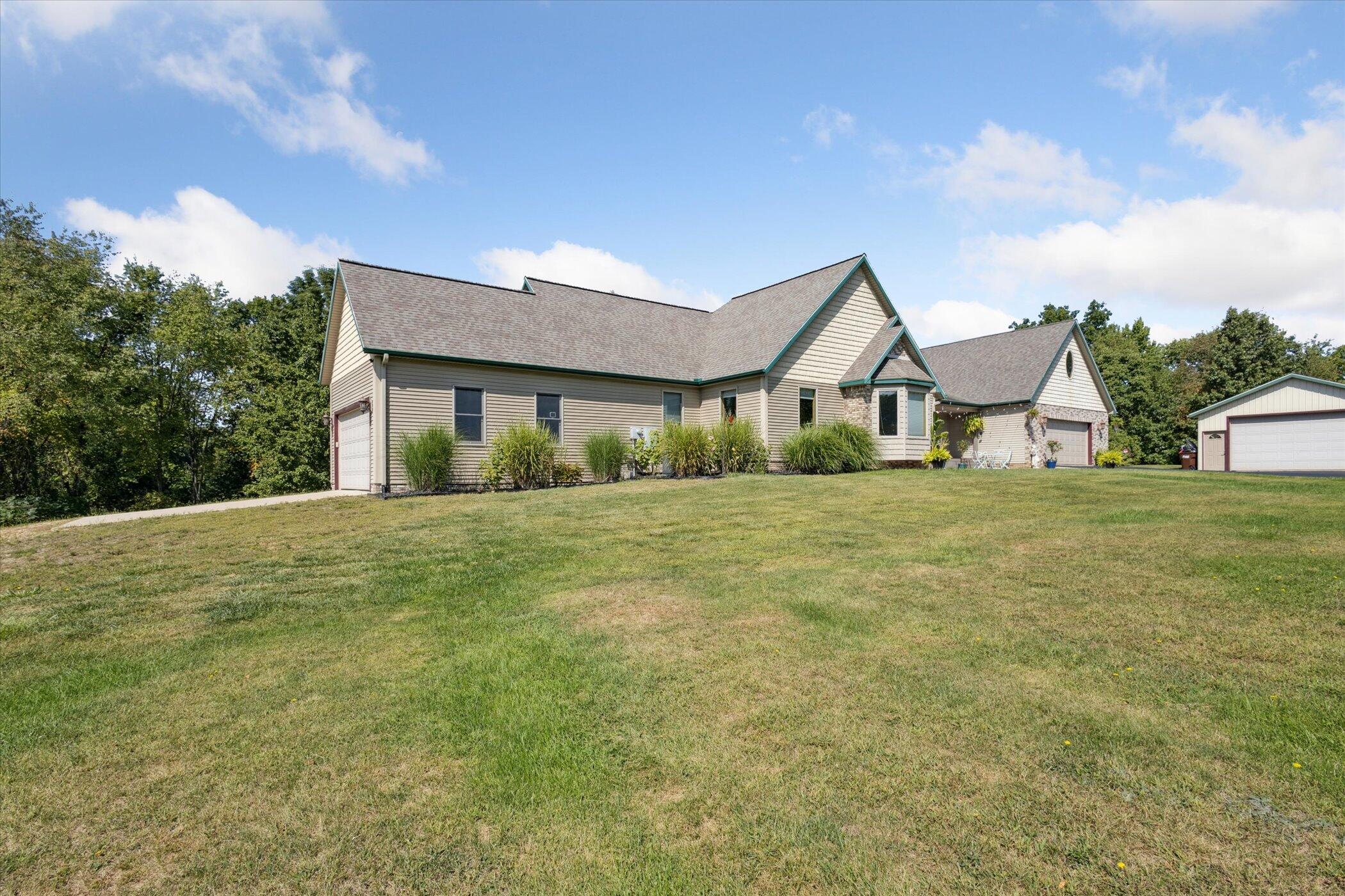 Horton, Michigan, 49246, United States, 5 Bedrooms Bedrooms, ,4 BathroomsBathrooms,Residential,For Sale,1940330