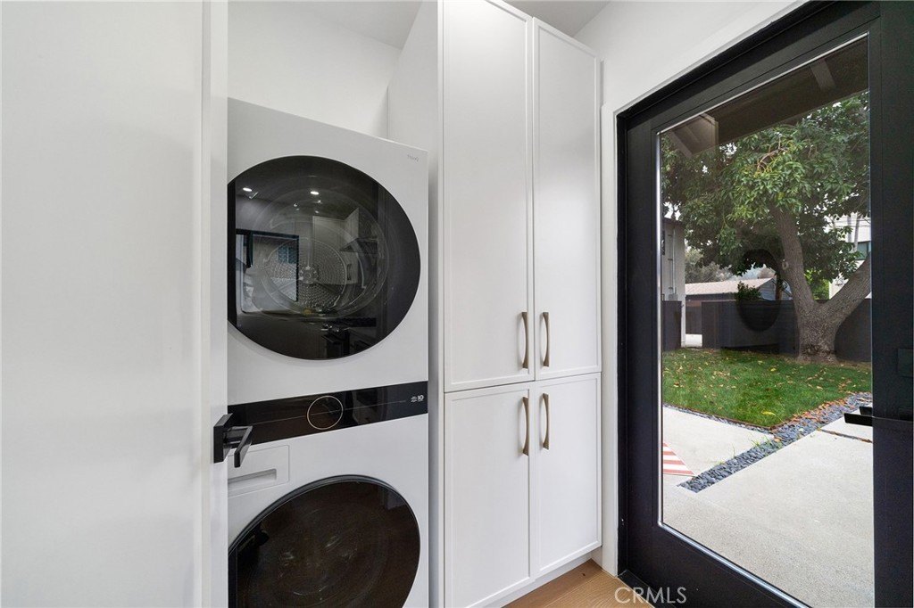 Los Angeles, California, 90031, United States, 5 Bedrooms Bedrooms, ,2 BathroomsBathrooms,Residential,For Sale,2005567