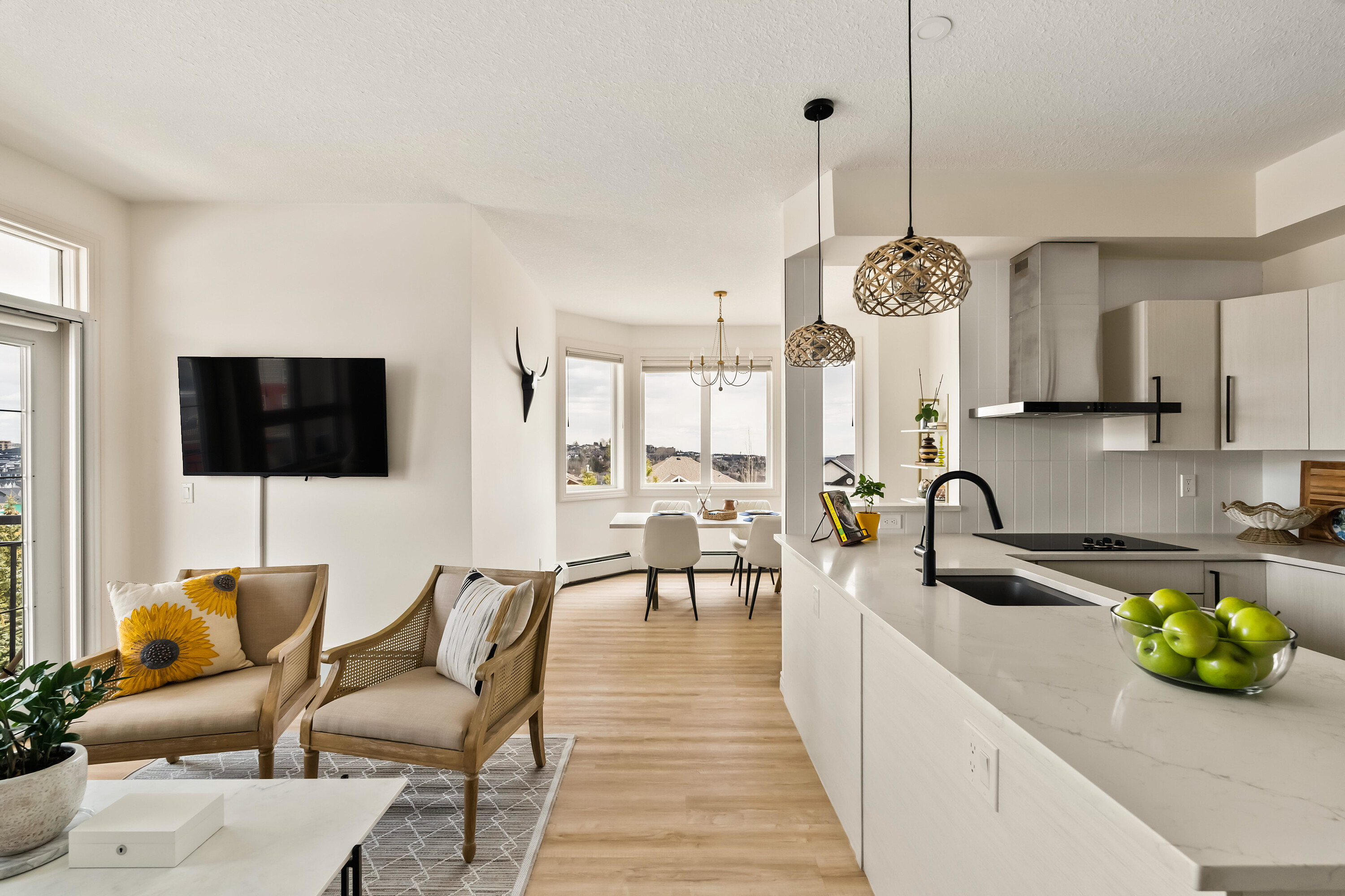  Refined Springbank Hill Living - 物件實景