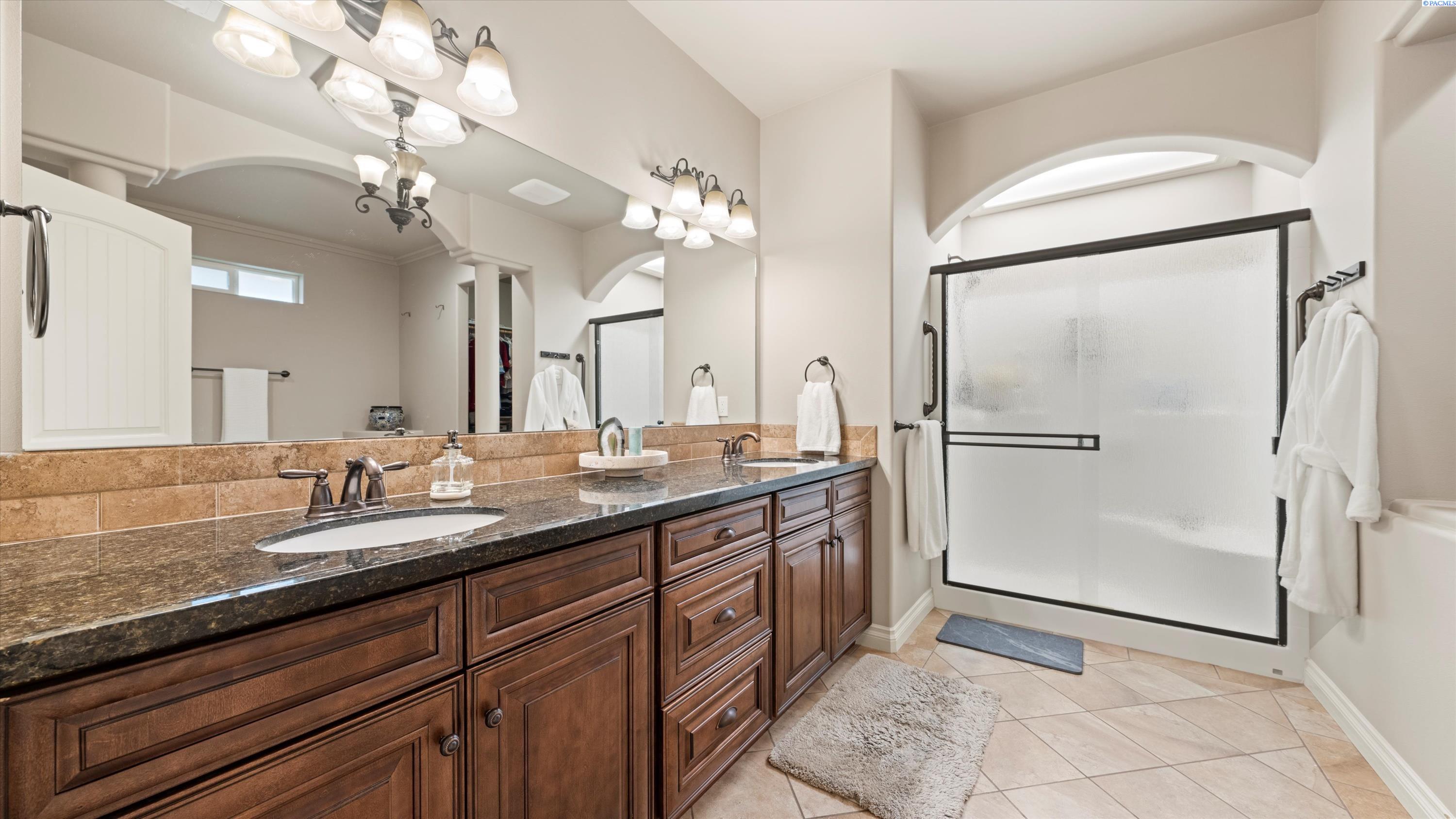 Kennewick, Washington, 99337, United States, 3 Bedrooms Bedrooms, ,2 BathroomsBathrooms,Residential,For Sale,1941817