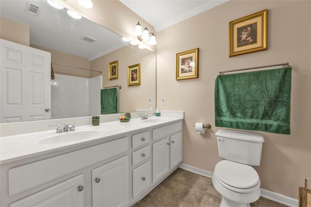 Commerce, Georgia, 30530, United States, 5 Bedrooms Bedrooms, ,4 BathroomsBathrooms,Residential,For Sale,1826945