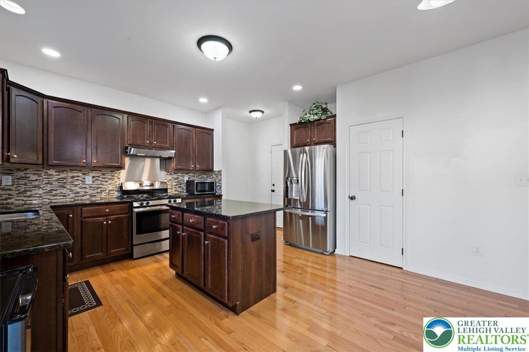 Palmer Twp, Pennsylvania, 18045, United States, 4 Bedrooms Bedrooms, ,3 BathroomsBathrooms,Residential,For Sale,2000563