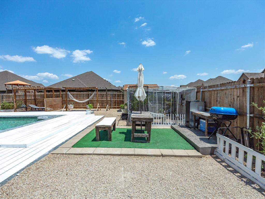 Waxahachie, Texas, 75165, United States, 4 Bedrooms Bedrooms, ,4 BathroomsBathrooms,Residential,For Sale,1978879