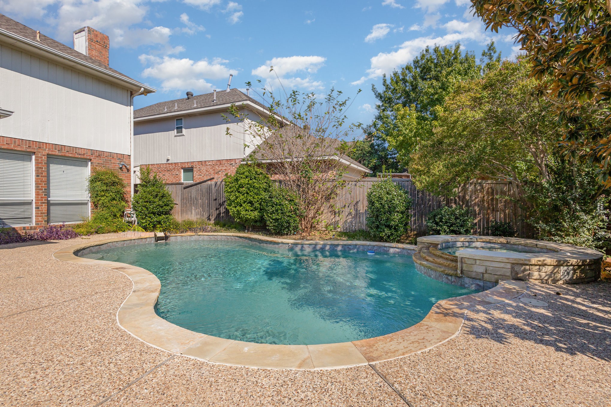 Carrollton, Texas, 75007, United States, 5 Bedrooms Bedrooms, ,3 BathroomsBathrooms,Residential,For Sale,1965546