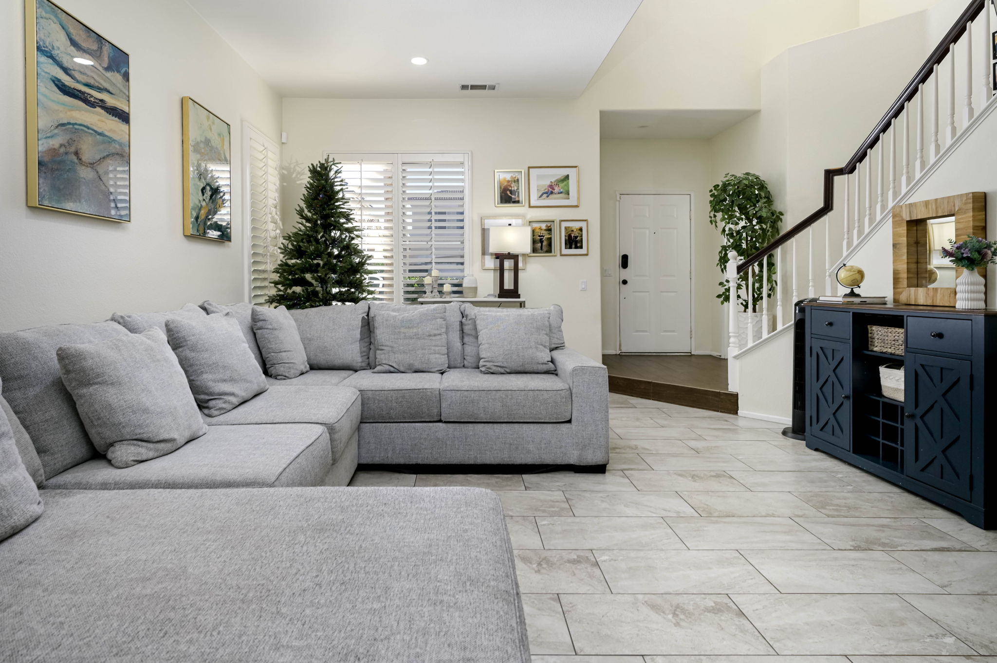 Corona, California, 92879, United States, 2 Bedrooms Bedrooms, ,3 BathroomsBathrooms,Residential,For Sale,2008178