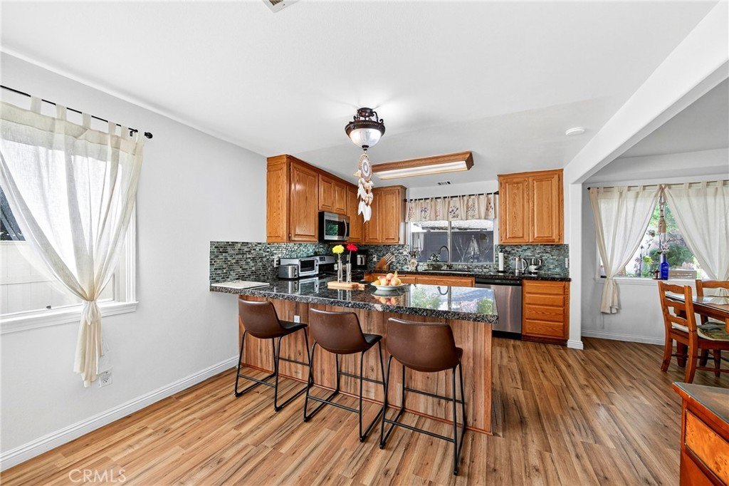 La Crescenta, California, 91214, United States, 4 Bedrooms Bedrooms, ,3 BathroomsBathrooms,Residential,For Sale,1997166