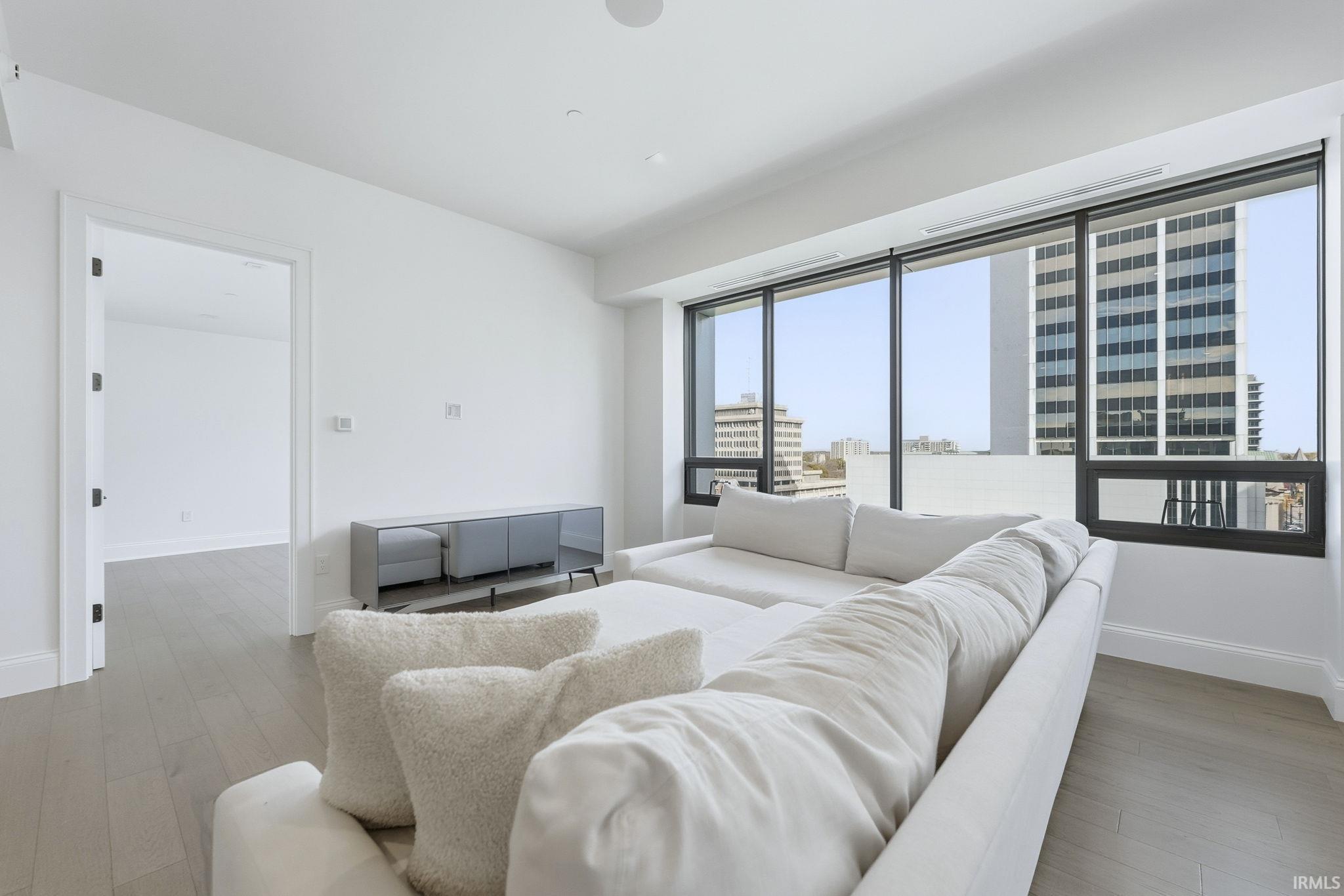 Fort Wayne, Indiana, 46802, United States, 2 Bedrooms Bedrooms, ,3 BathroomsBathrooms,Residential,For Sale,1987044