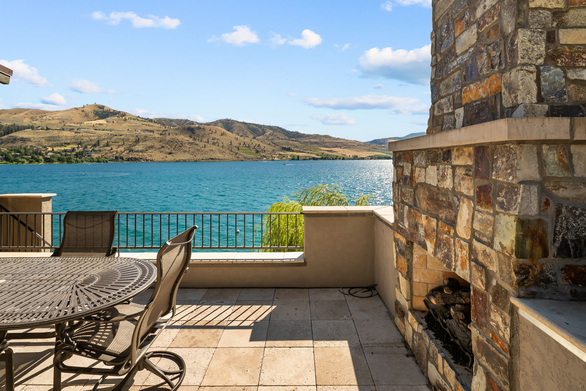  Waterfront Tuscan Estate - 物件實景