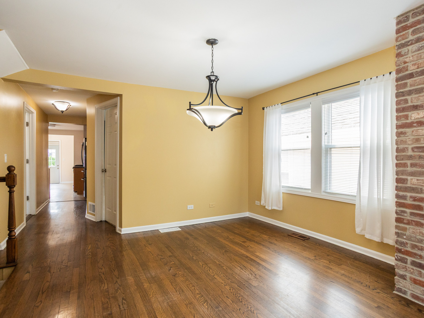 Evanston, Illinois, 60201, United States, 5 Bedrooms Bedrooms, ,3 BathroomsBathrooms,Residential,For Sale,1908877