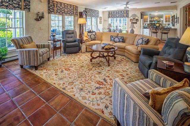 Dover, New Hampshire, 03820, United States, 3 Bedrooms Bedrooms, ,4 BathroomsBathrooms,Residential,For Sale,1926257