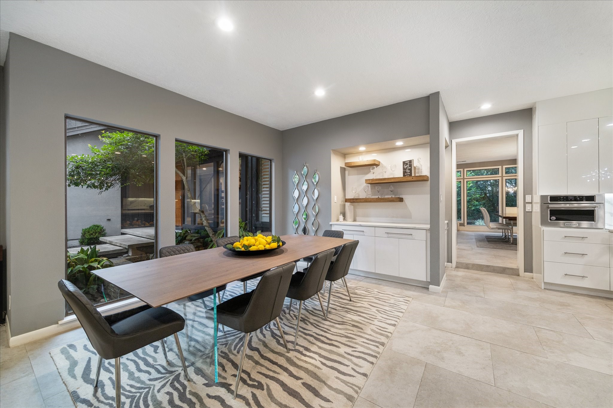  2411 Oakbank Drive - 物件實景