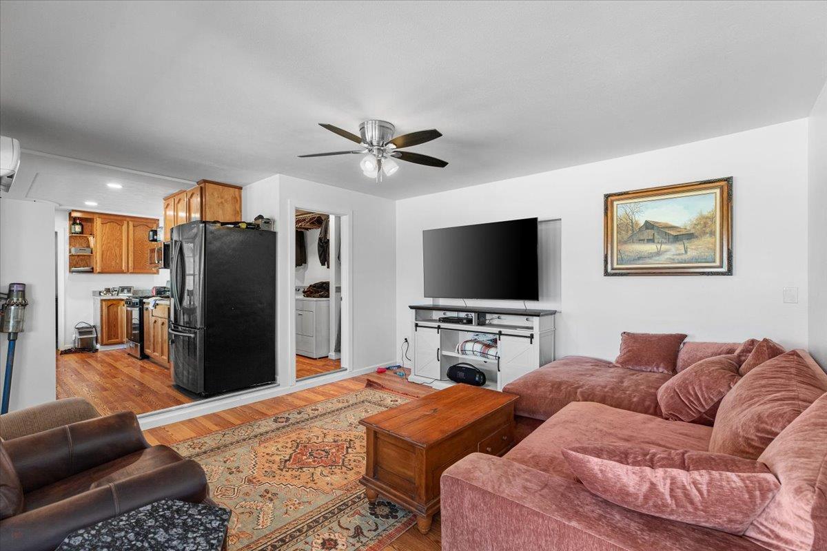 Escalon, California, 95320, United States, 6 Bedrooms Bedrooms, ,3 BathroomsBathrooms,Residential,For Sale,1977867