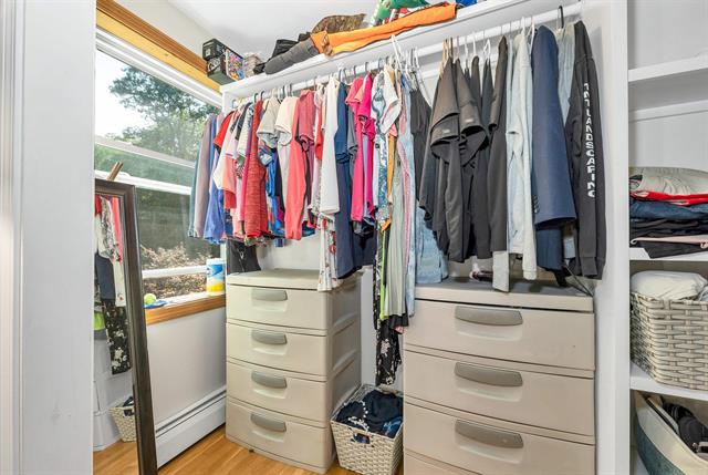 Deerfield, New Hampshire, 03037, United States, 4 Bedrooms Bedrooms, ,1 BathroomBathrooms,Residential,For Sale,1902997