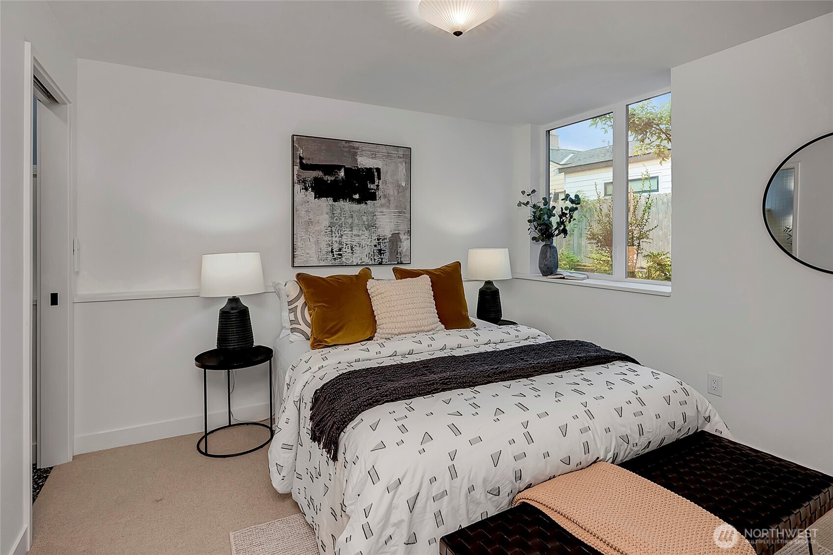 Seattle, Washington, 98199, United States, 2 Bedrooms Bedrooms, ,1 BathroomBathrooms,Residential,For Sale,1950850