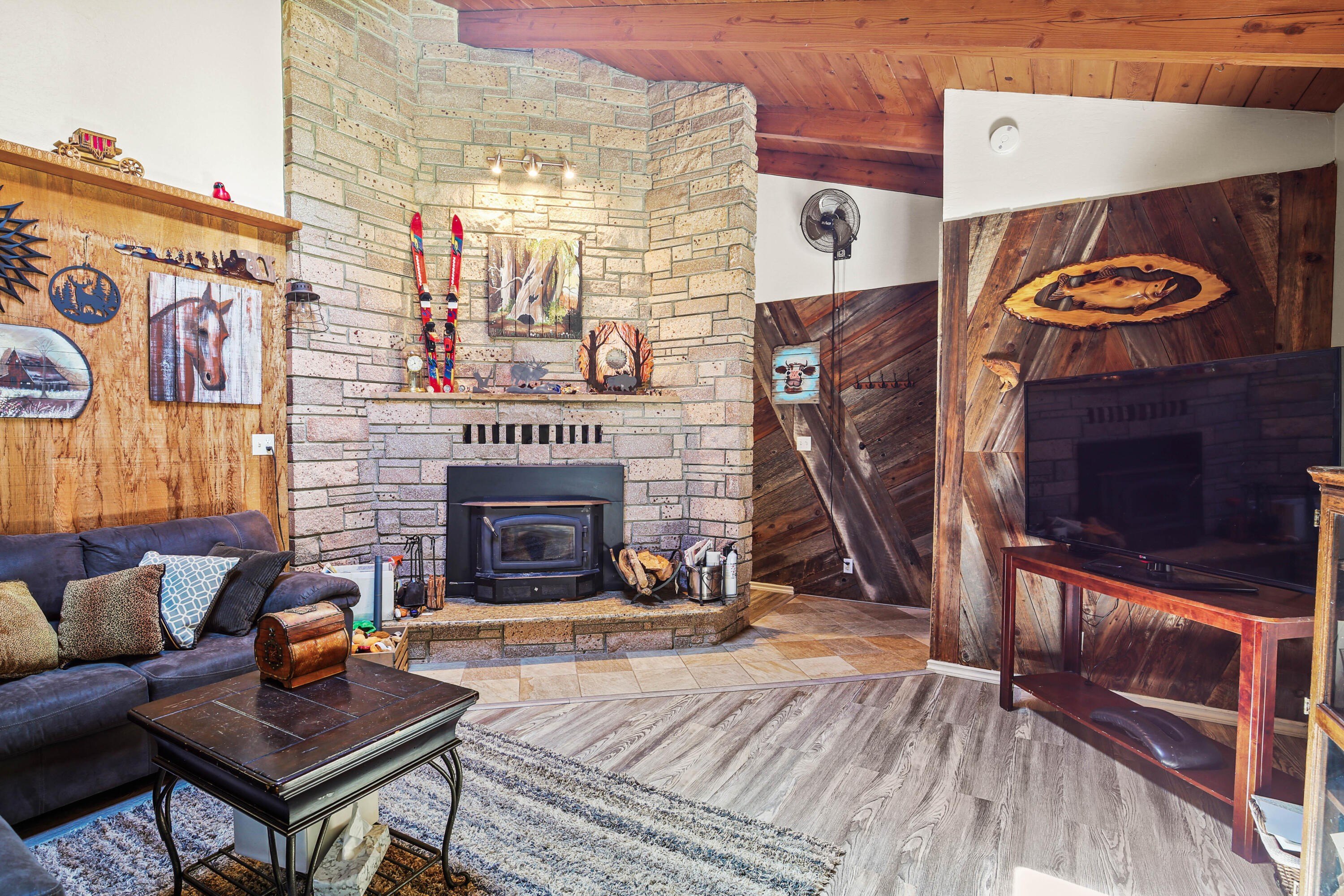 Cave Junction, Oregon, 97523, United States, 3 Bedrooms Bedrooms, ,2 BathroomsBathrooms,Residential,For Sale,1920593